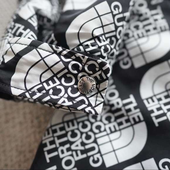 Gucci x The North Face all over logo hooded windbreaker - Picture 7 of 8